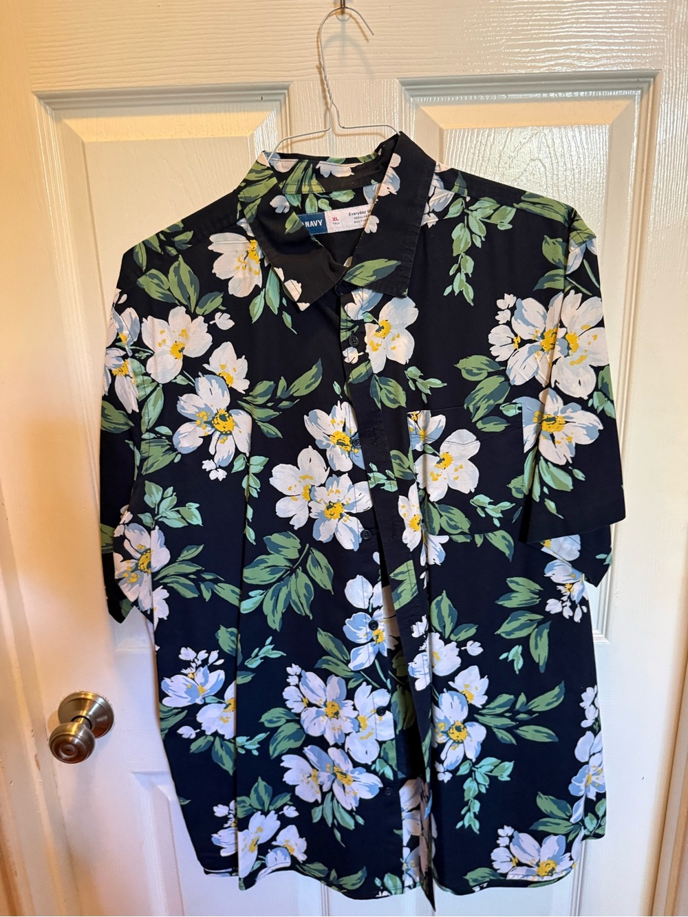 Old Navy Navy Floral Short-Sleeve Button-Down Shirt